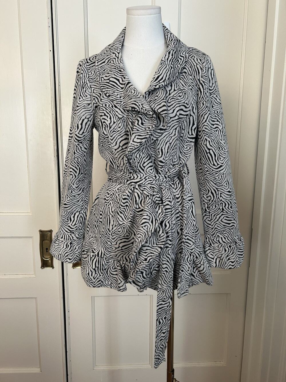 Sandro Studio Ruffled Snap Button Belted Jacket Womens Size Medium Black Ivory